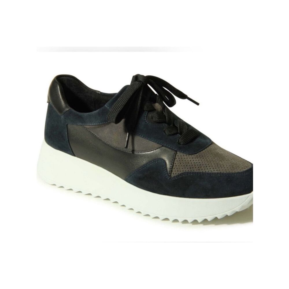 Vaneli Suede Sneakers 6 1/2